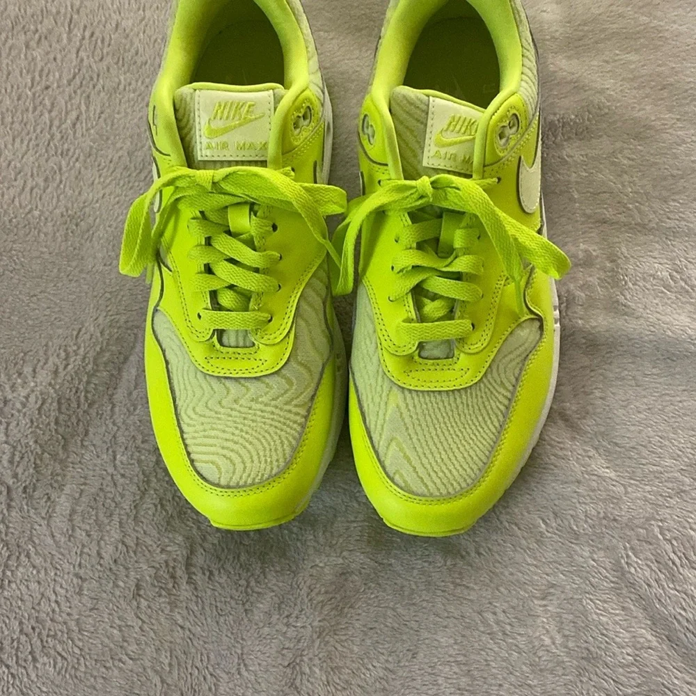 Nike Air Max 1 PRM
Volt Low Topography Shoes, Mens Sz 8 - Picture 5 of 8